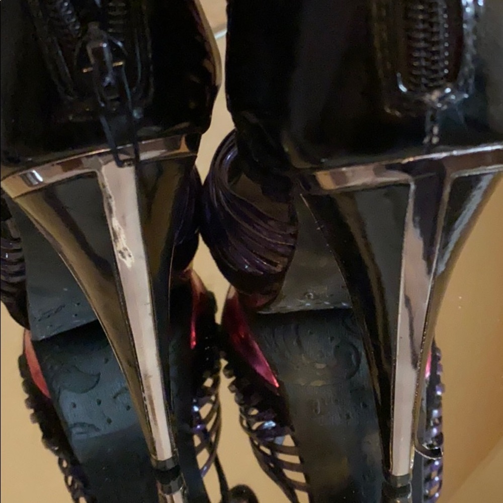 Heels - Picture 4 of 6